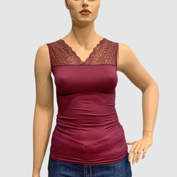 Avon TWO Compression Cami Tops Size XL (Fits like M) V-Neck, 1 Black, 1 Red NWOT - Picture 1 of 9